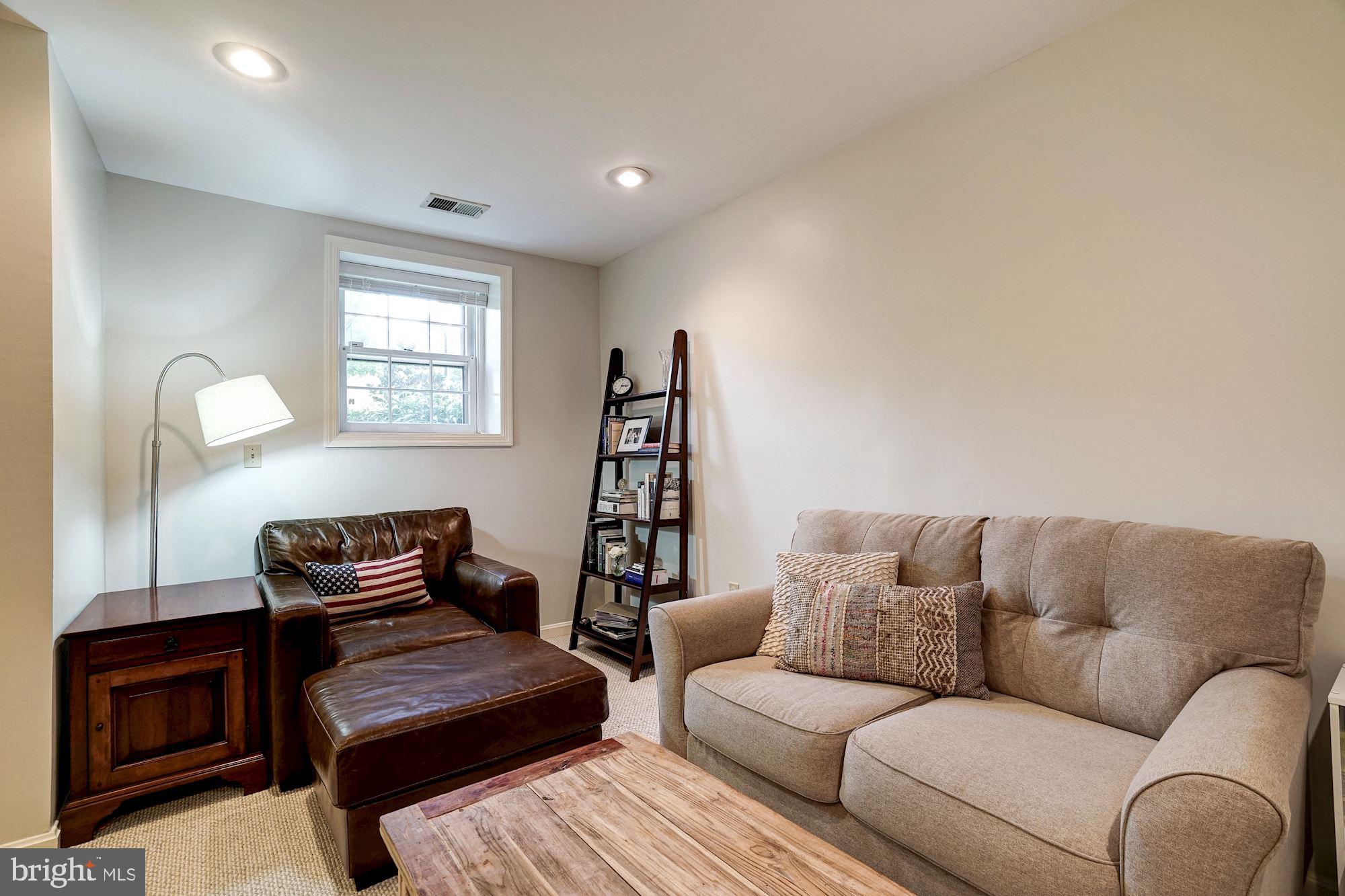 OLD TOWN COURT - Residential