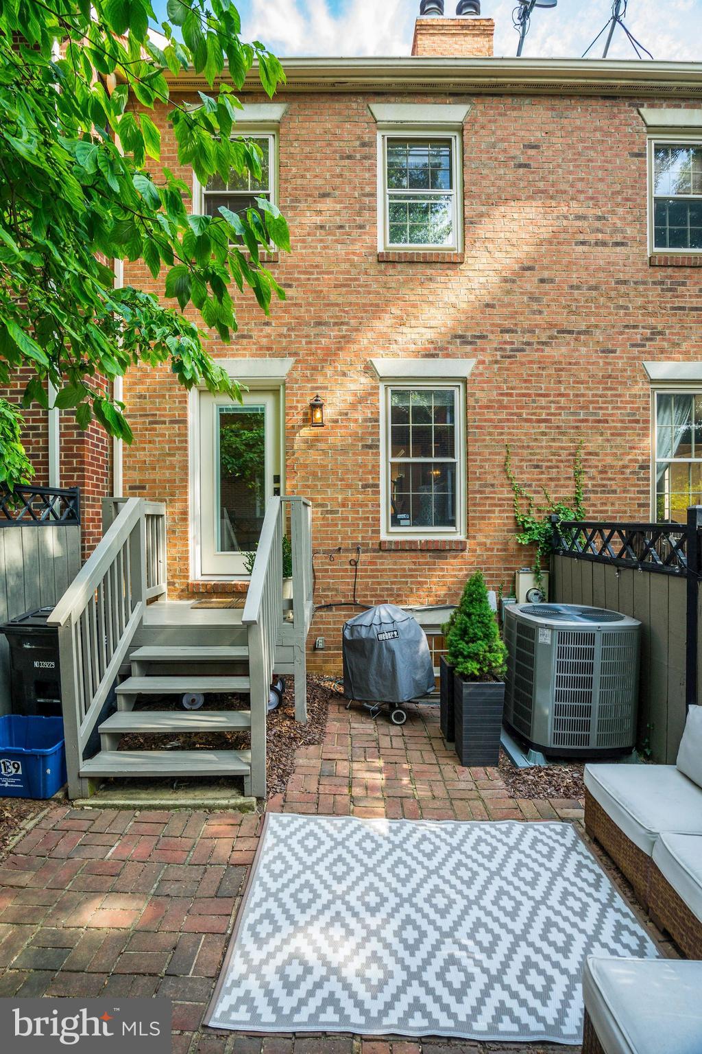 OLD TOWN COURT - Residential