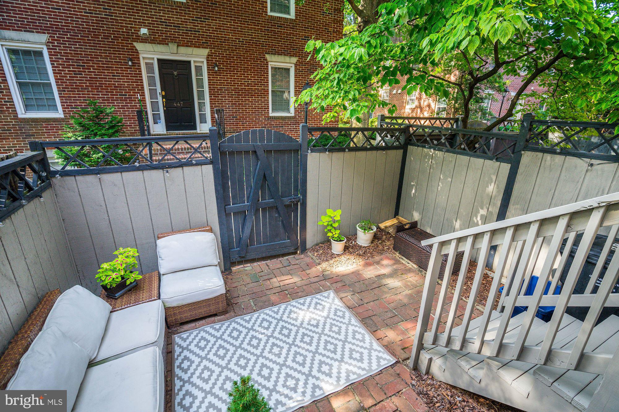 OLD TOWN COURT - Residential