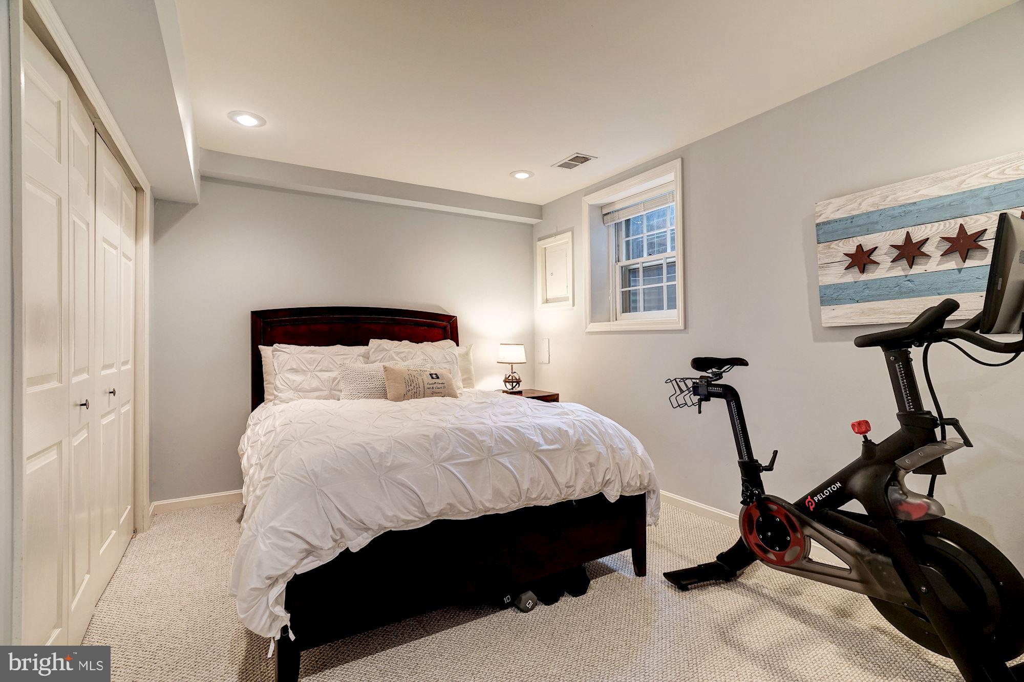 OLD TOWN COURT - Residential