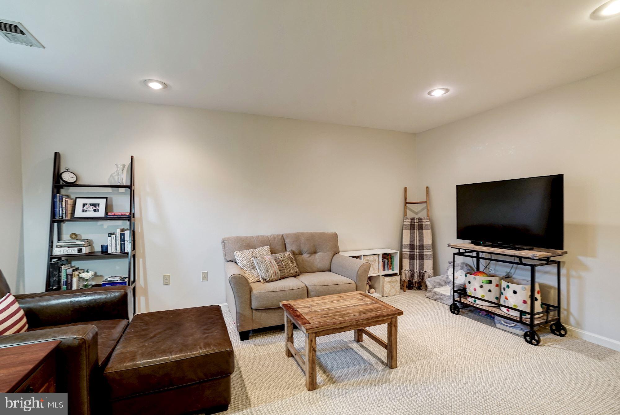 OLD TOWN COURT - Residential