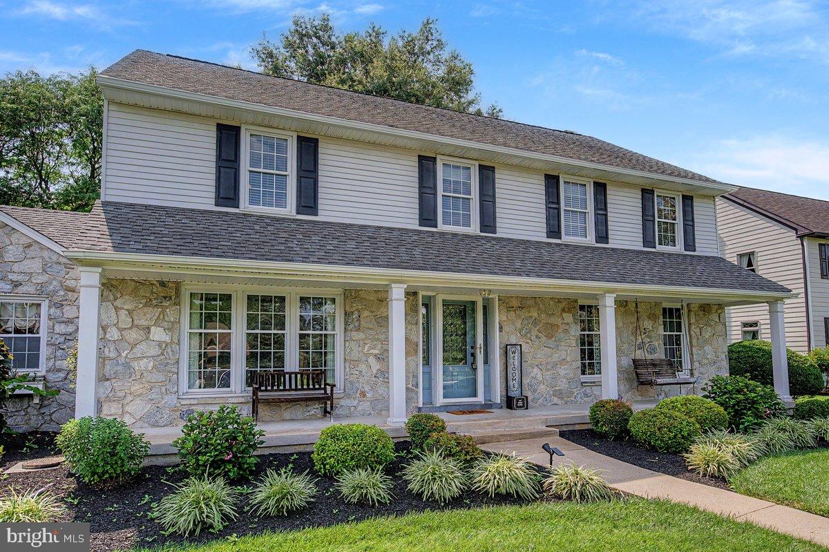 8 LOMBARDY DRIVE