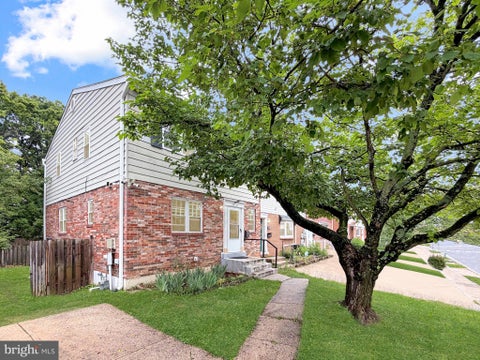 Townhouse For Sale - 7612 Erica Lane<br/> LAUREL, MD 20707