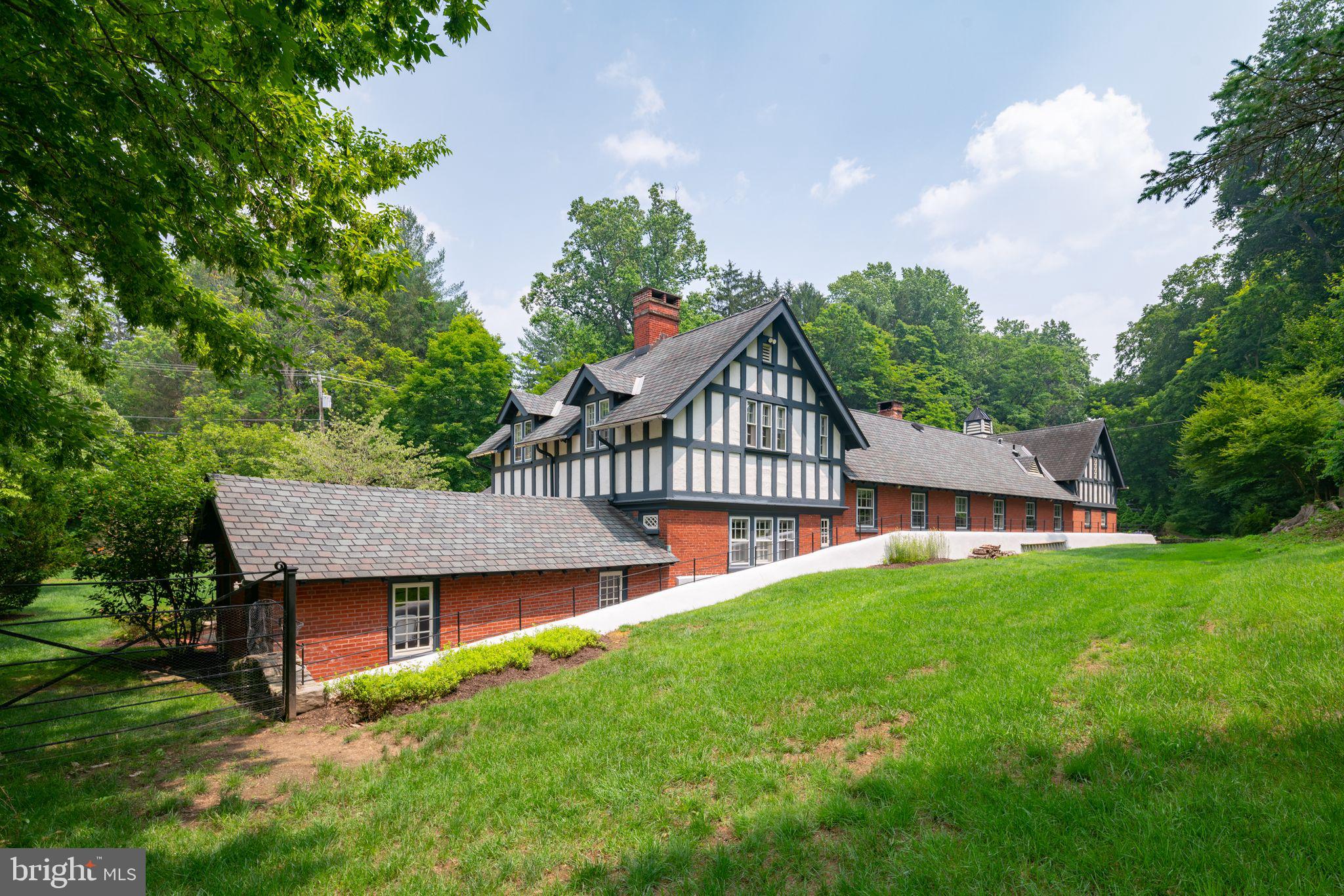 FOX HILL - Residential