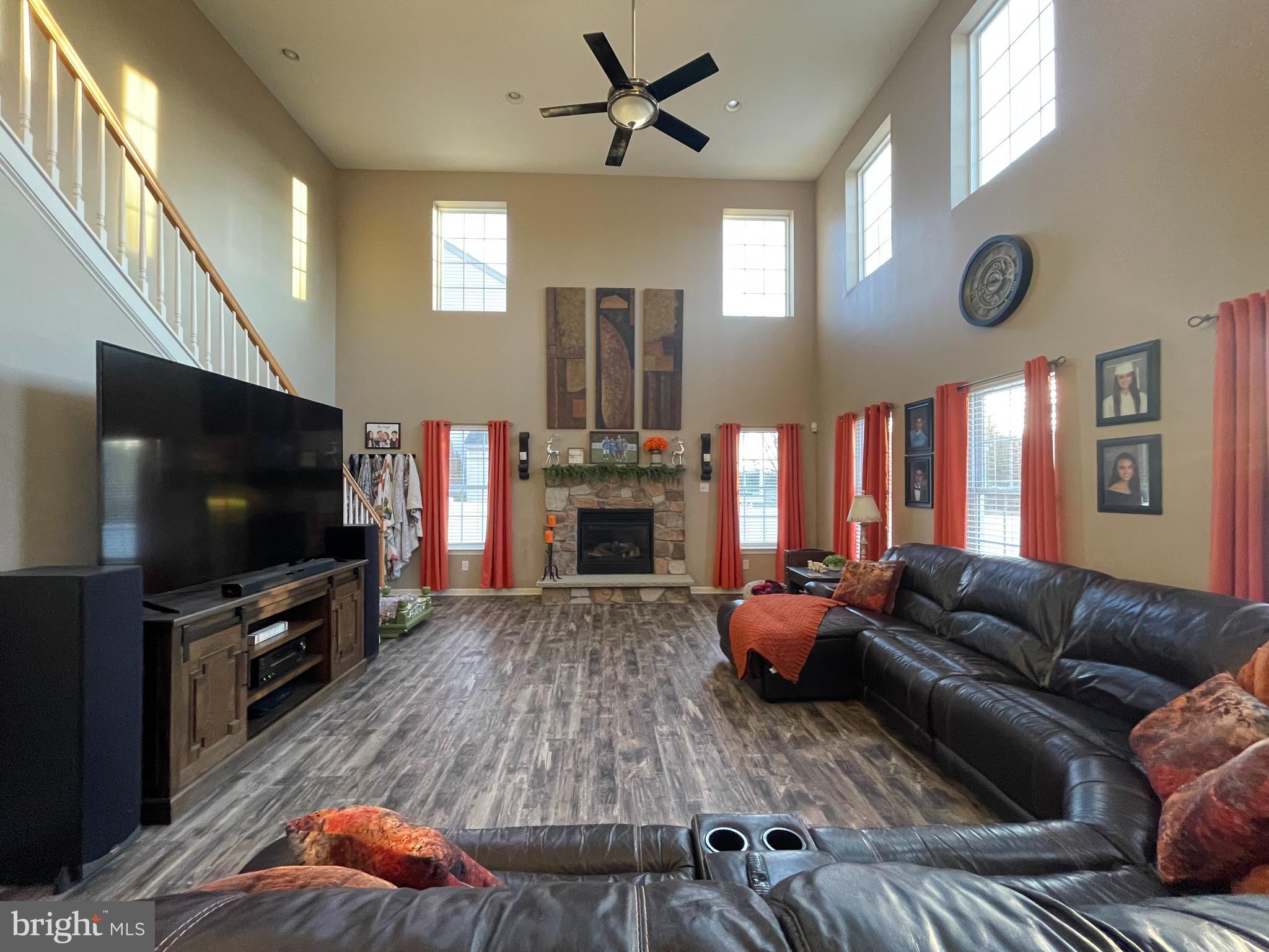 SUNSET KNOLL - Residential