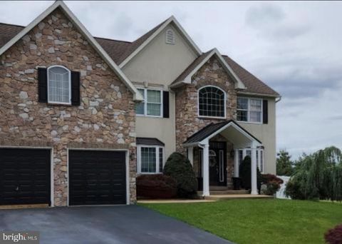 303 BUCKHEAD LANE DOUGLASSVILLE PA 19518