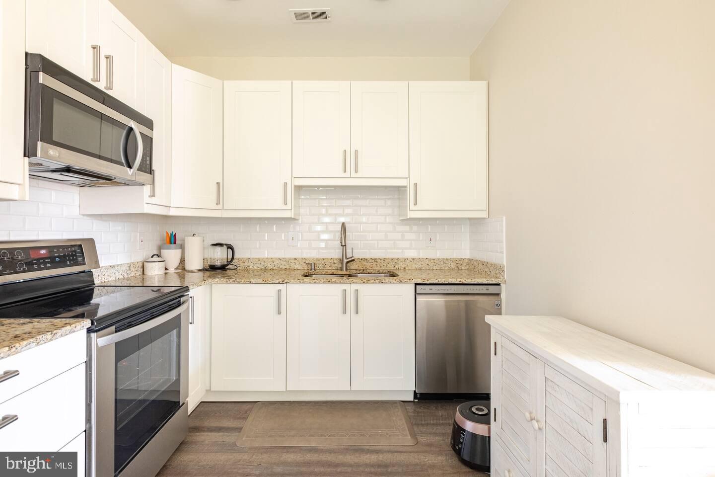 MONTGOMERY PLACE - Residential Lease