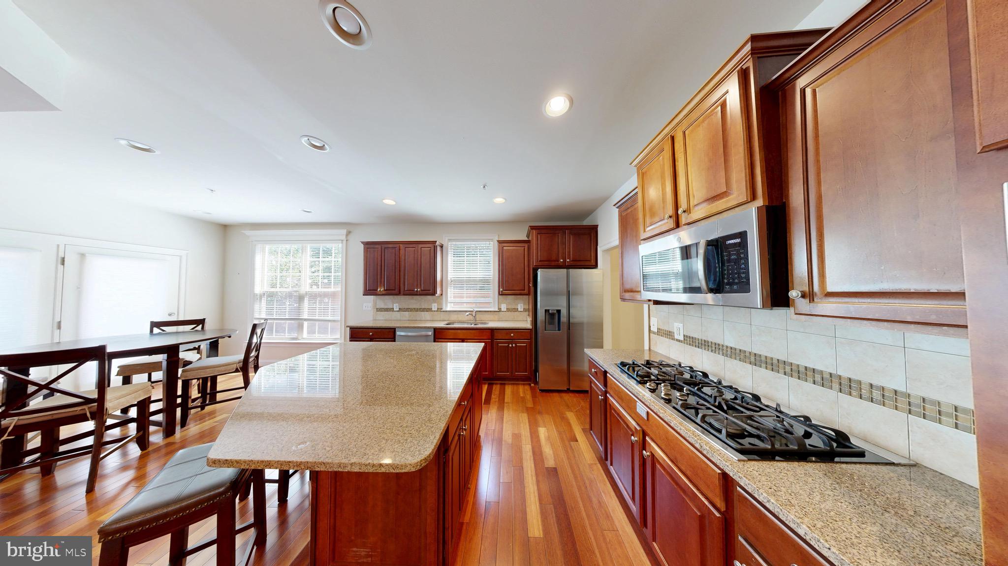 3041 MOORE LANE