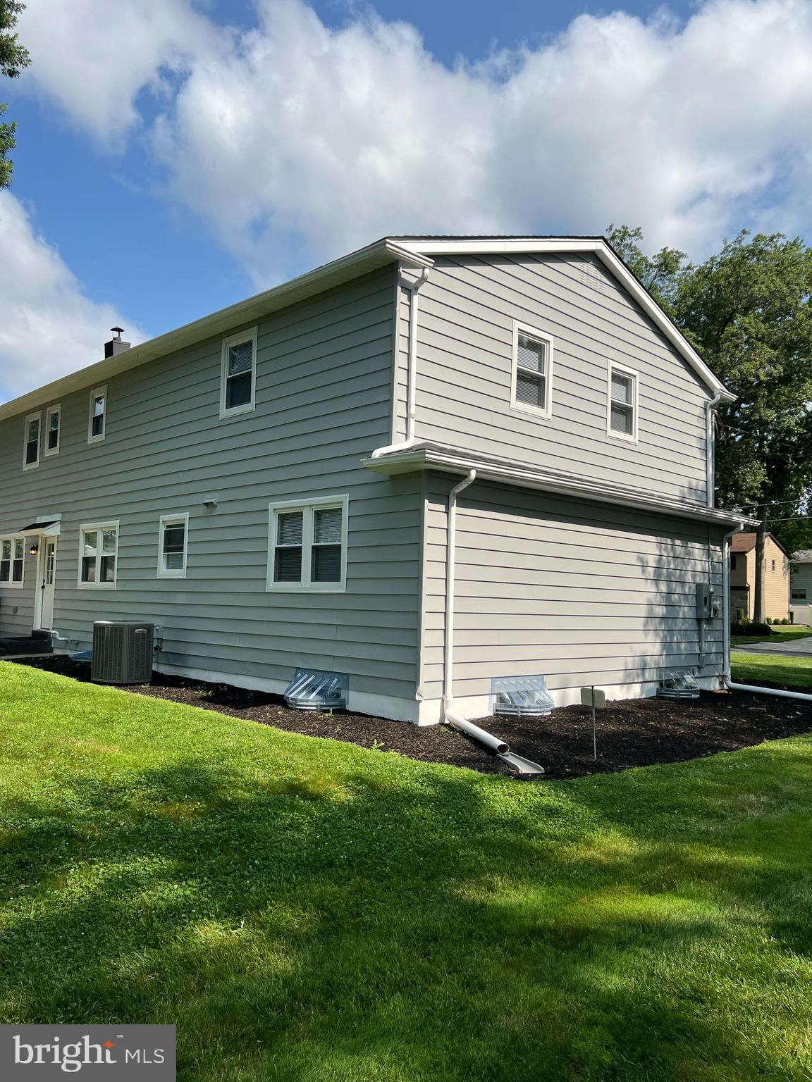 1758 ROLLING LANE