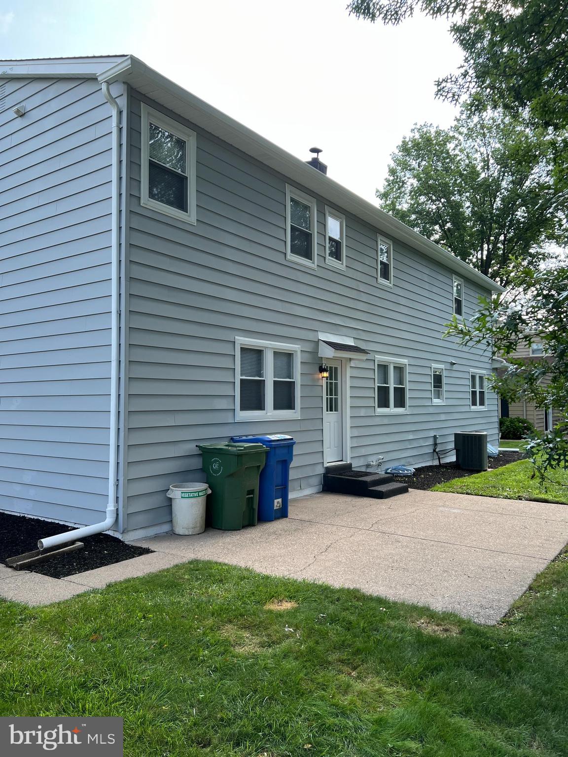 1758 ROLLING LANE