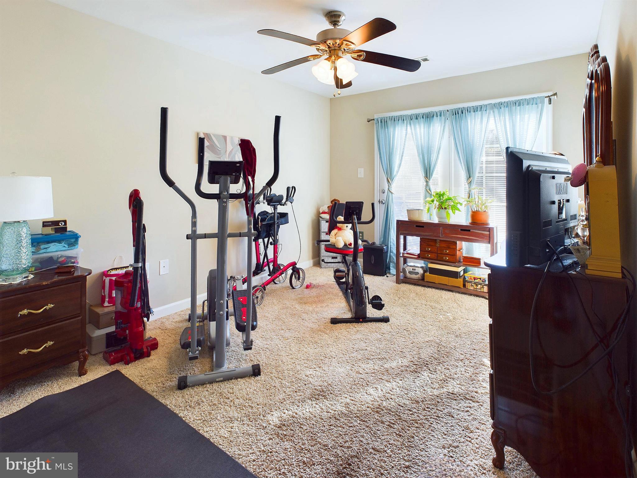 WASHINGTON SQUARE LA PLA - Residential