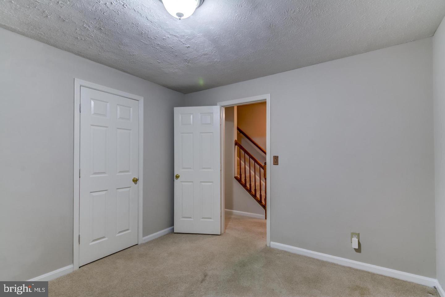 HAMPTON OAKS - Residential Lease