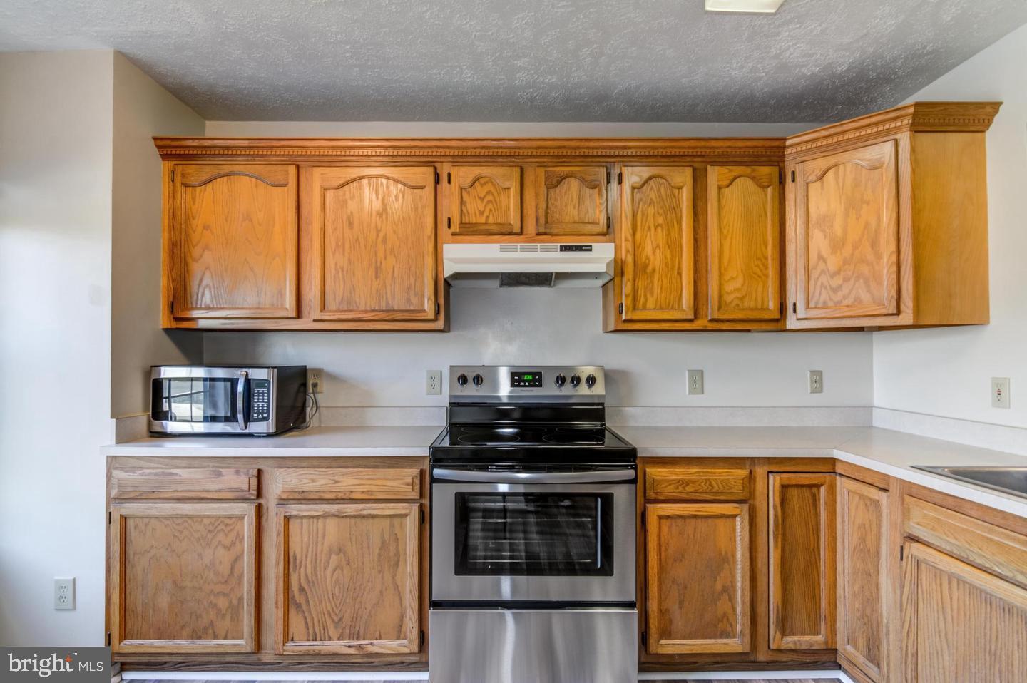 HAMPTON OAKS - Residential Lease