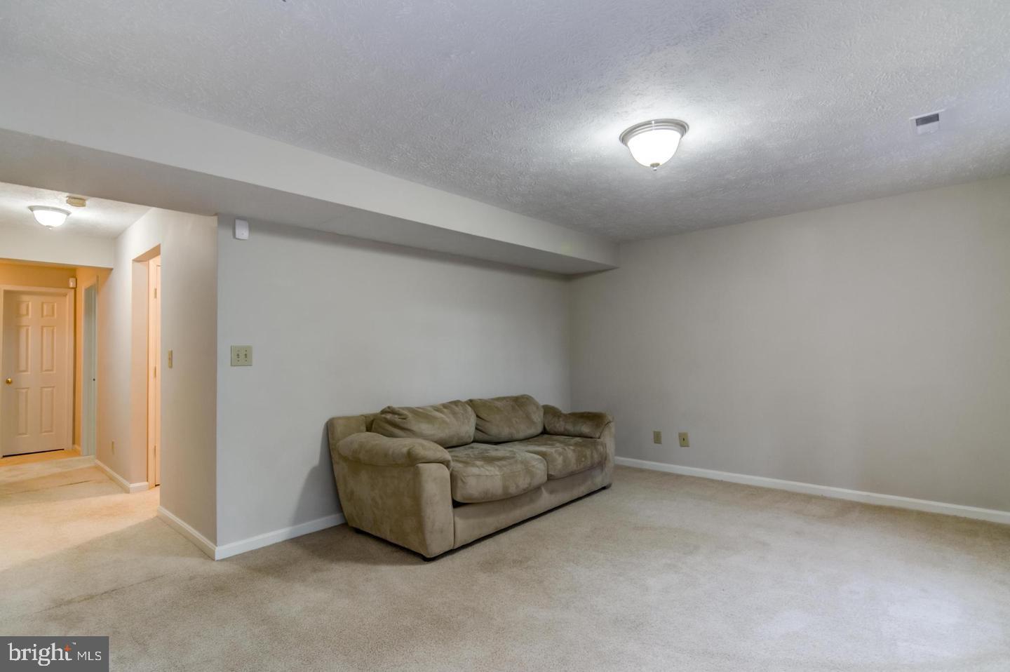 HAMPTON OAKS - Residential Lease