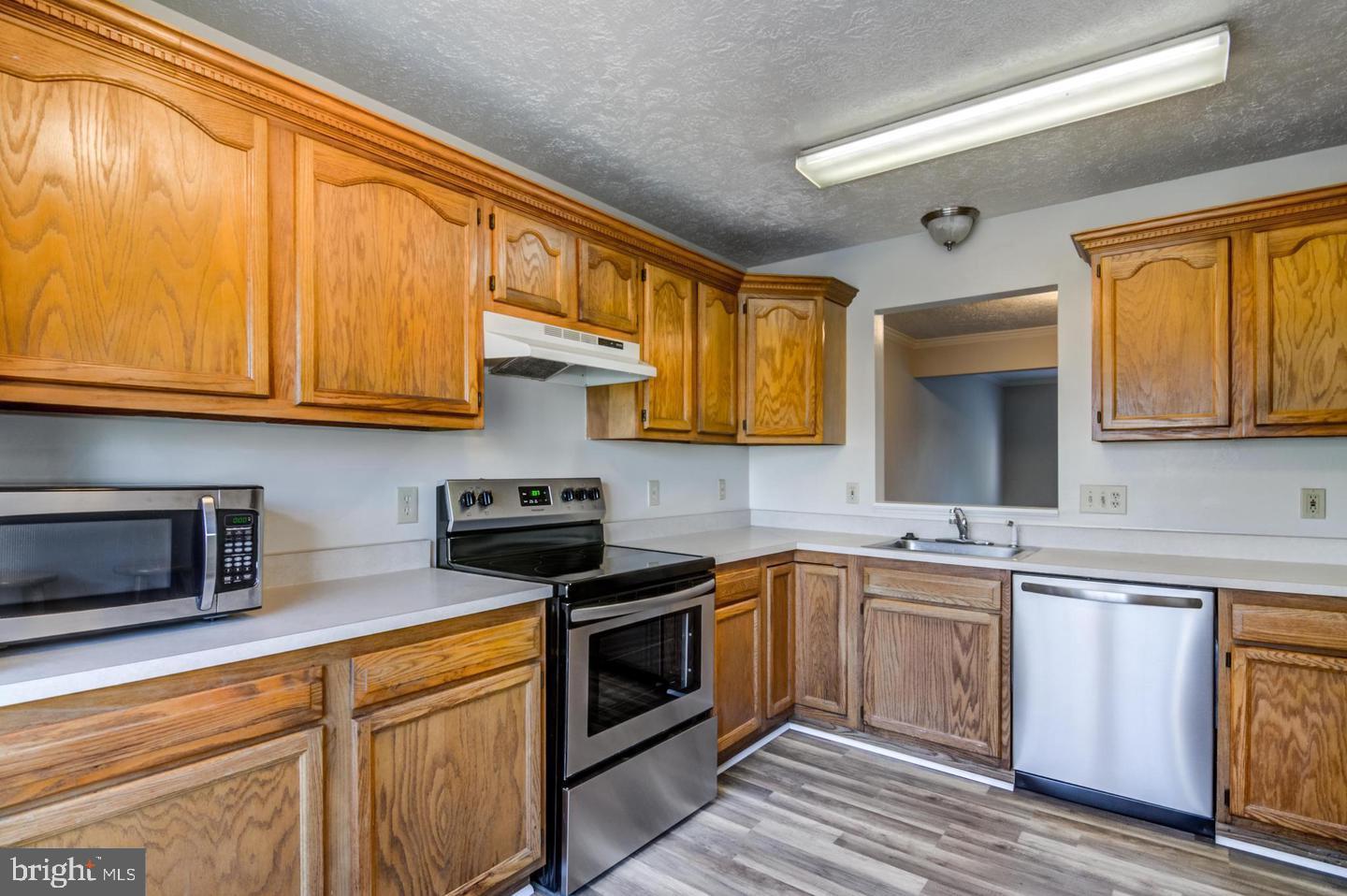 HAMPTON OAKS - Residential Lease