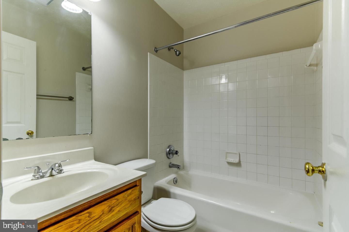 HAMPTON OAKS - Residential Lease