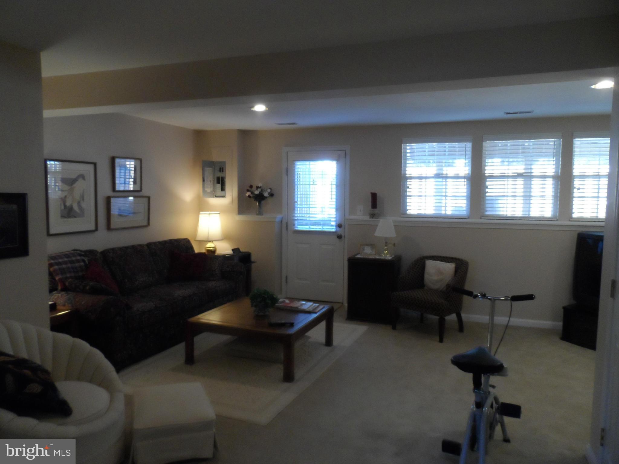 POTOMAC LAKES - Residential Lease