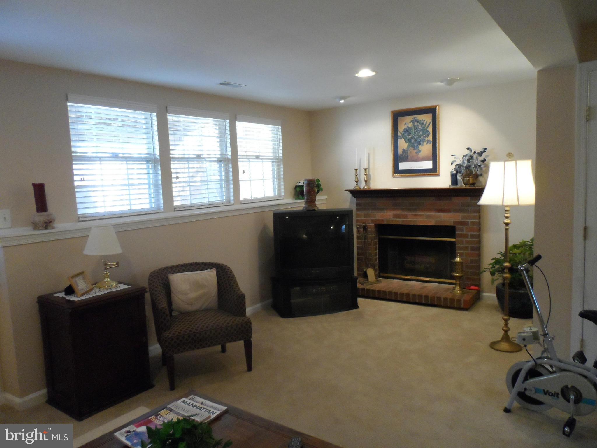 POTOMAC LAKES - Residential Lease