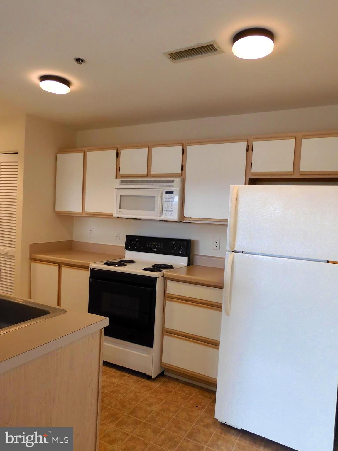 LIGHTHOUSE POINT EAST - Residential