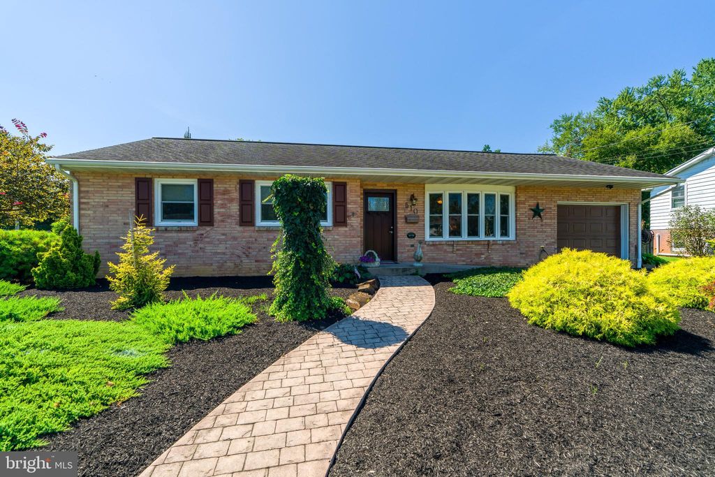 Photo of 510 Bluebird Road, LITITZ, PA 17543 (MLS # PALA2075412)