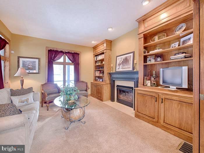 LAKEVIEW ESTATES - Residential