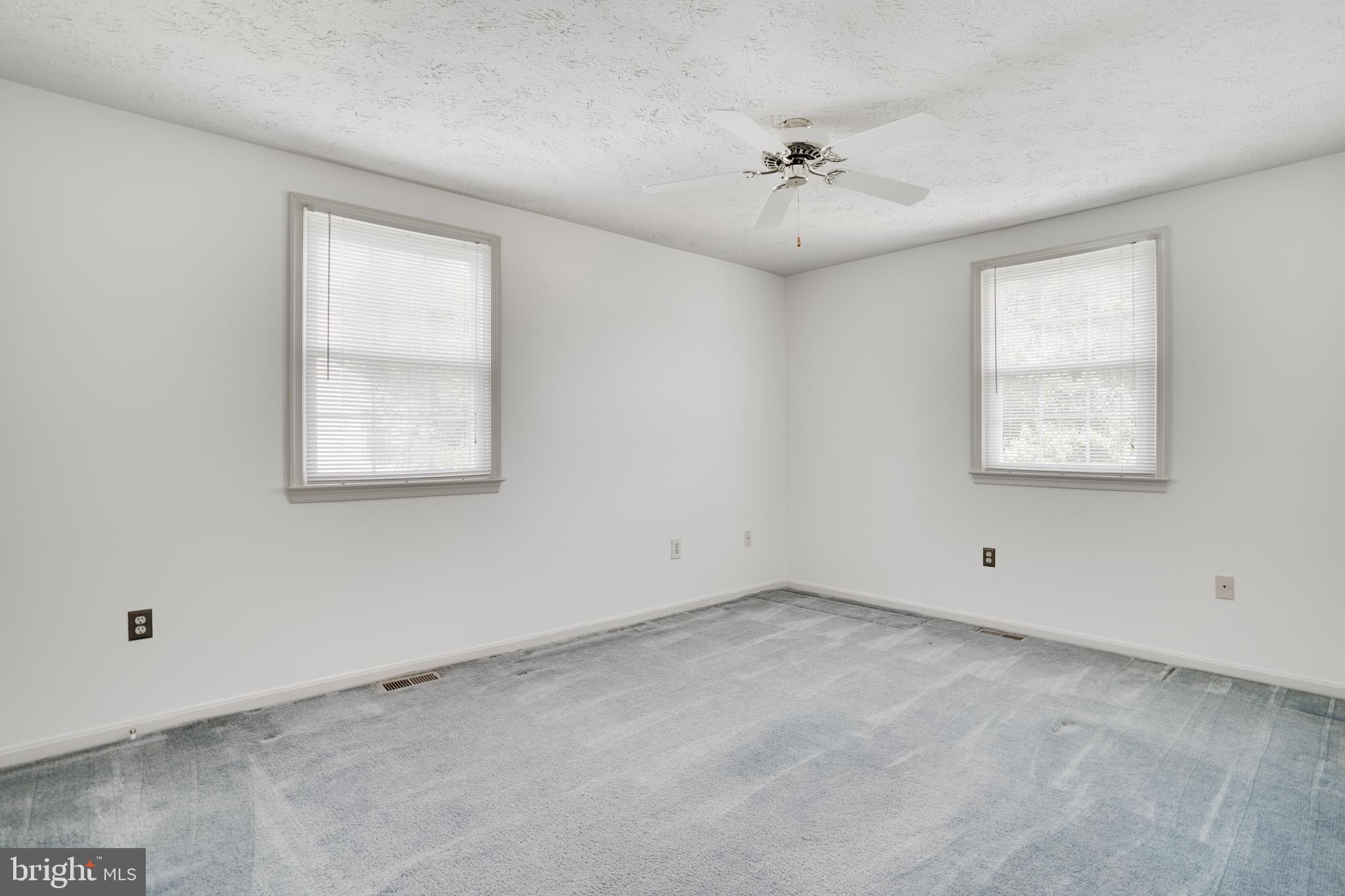 ST CHARLES HAMPSHIRE - Residential