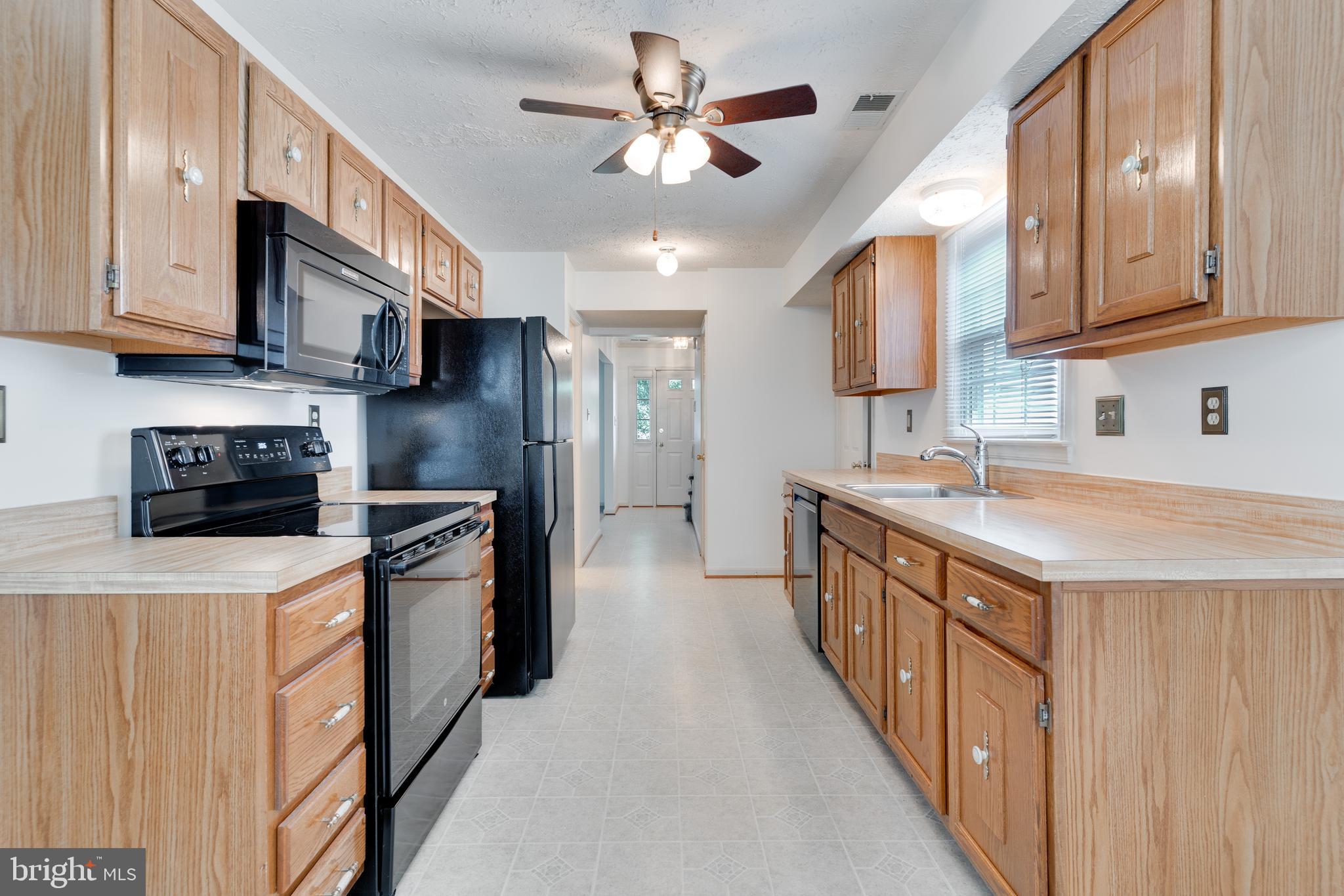 ST CHARLES HAMPSHIRE - Residential