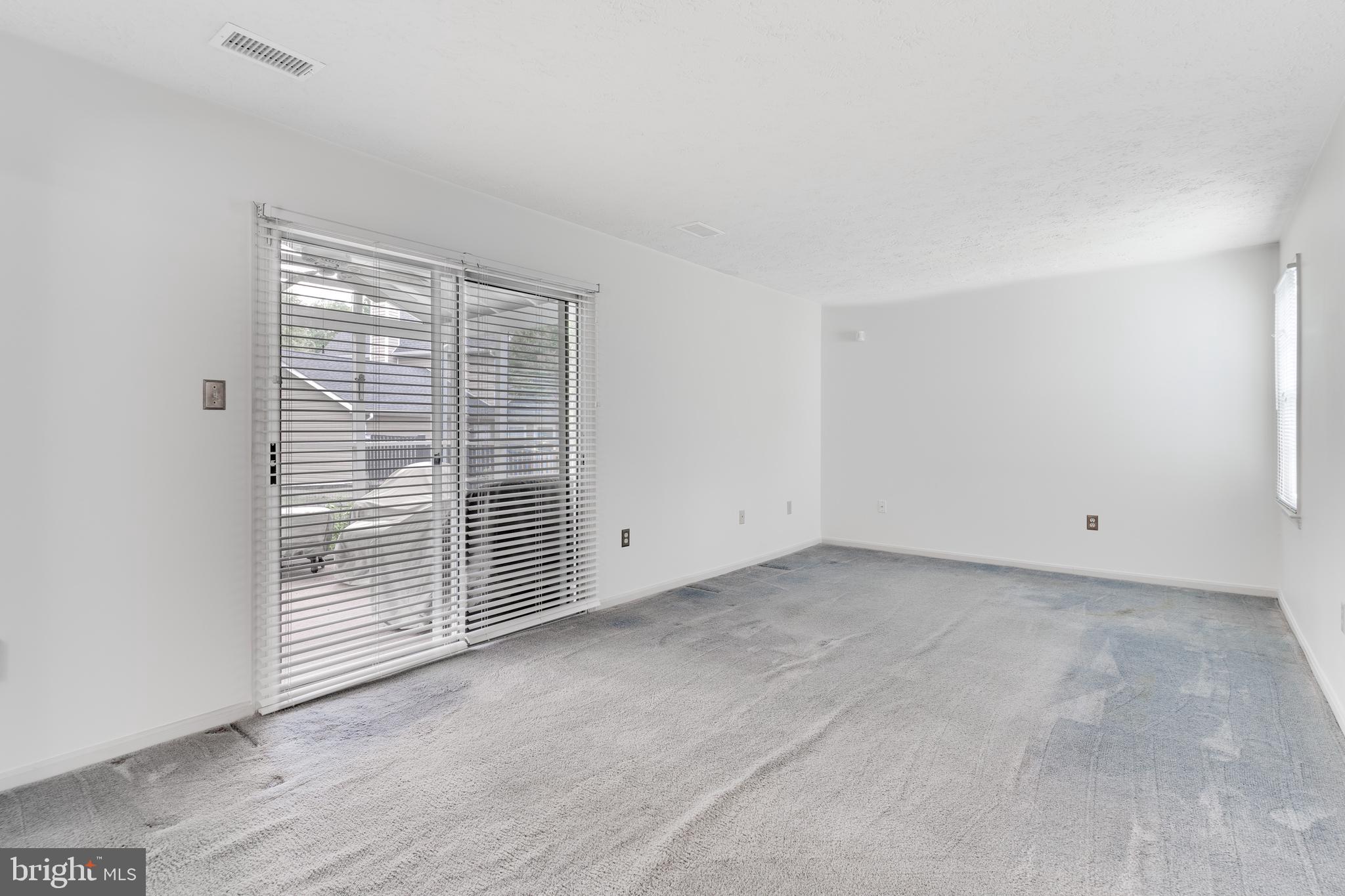 ST CHARLES HAMPSHIRE - Residential