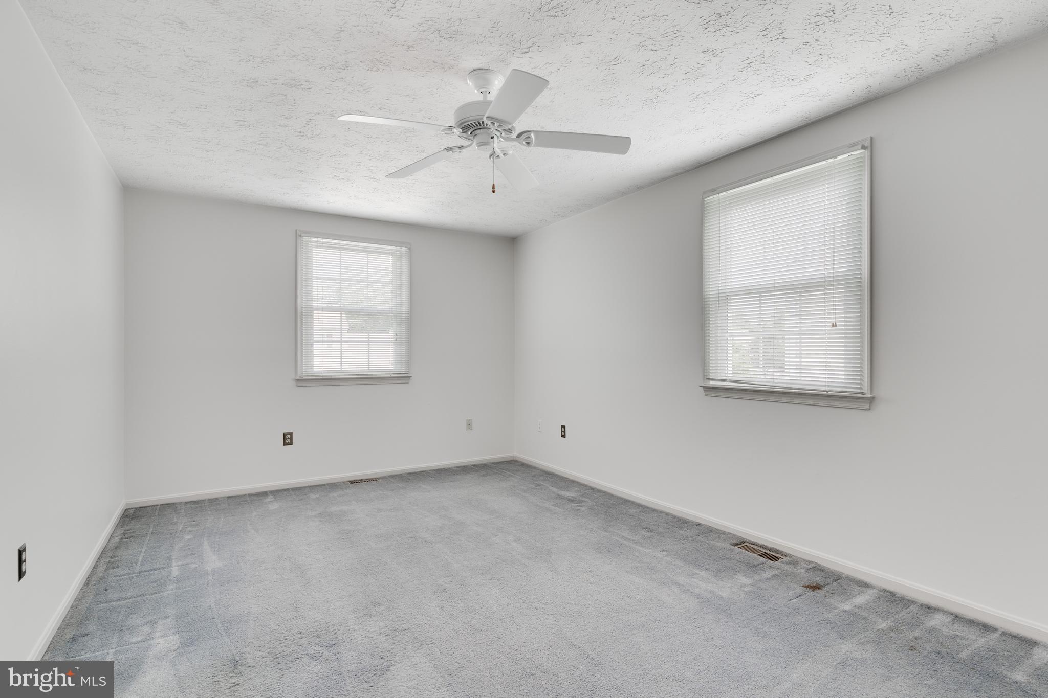 ST CHARLES HAMPSHIRE - Residential