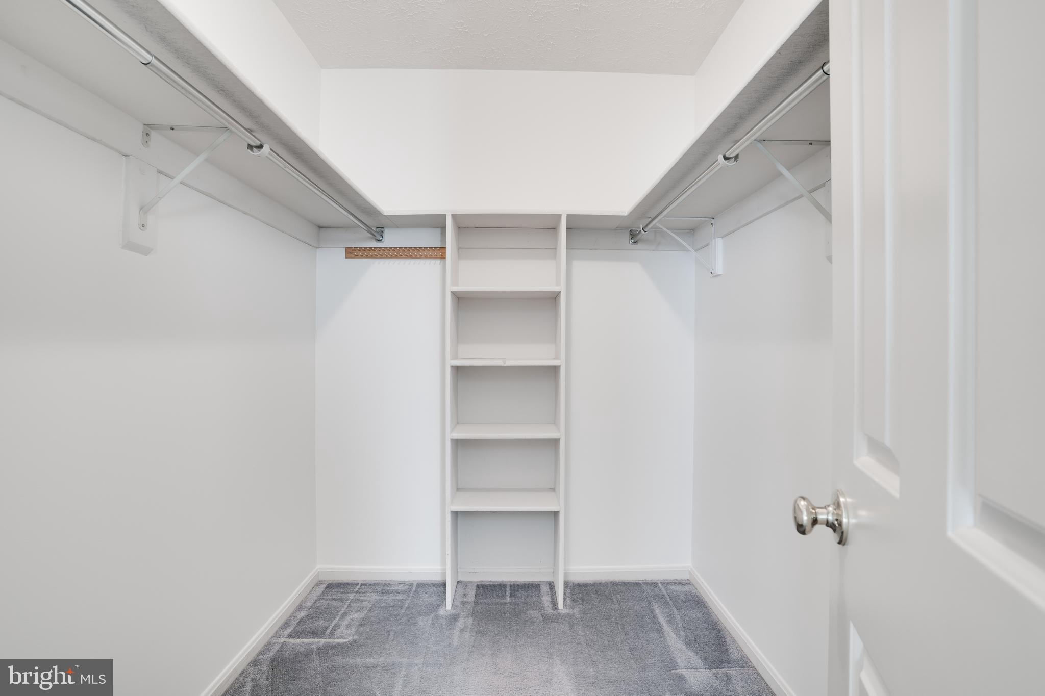 ST CHARLES HAMPSHIRE - Residential