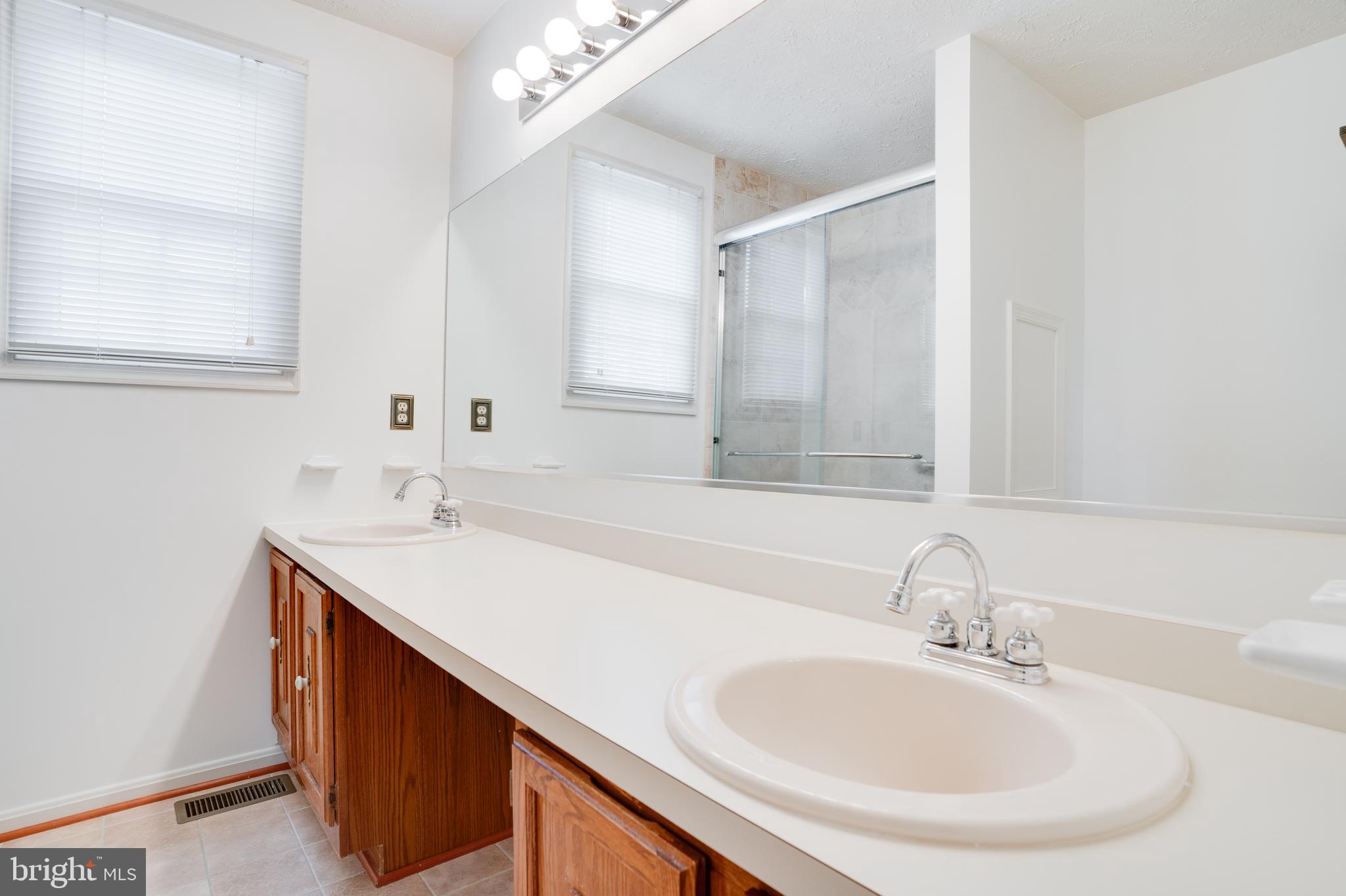 ST CHARLES HAMPSHIRE - Residential