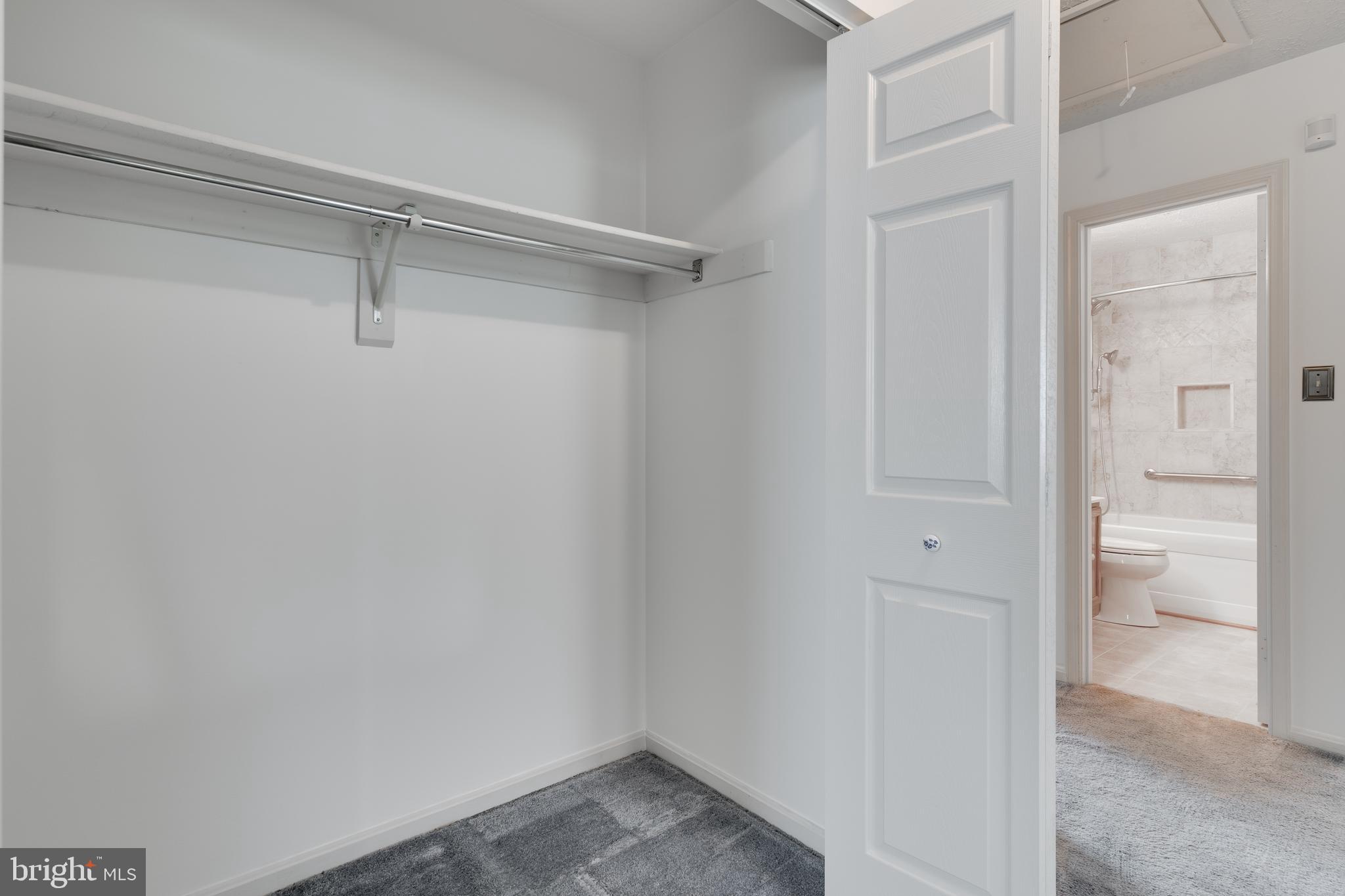 ST CHARLES HAMPSHIRE - Residential