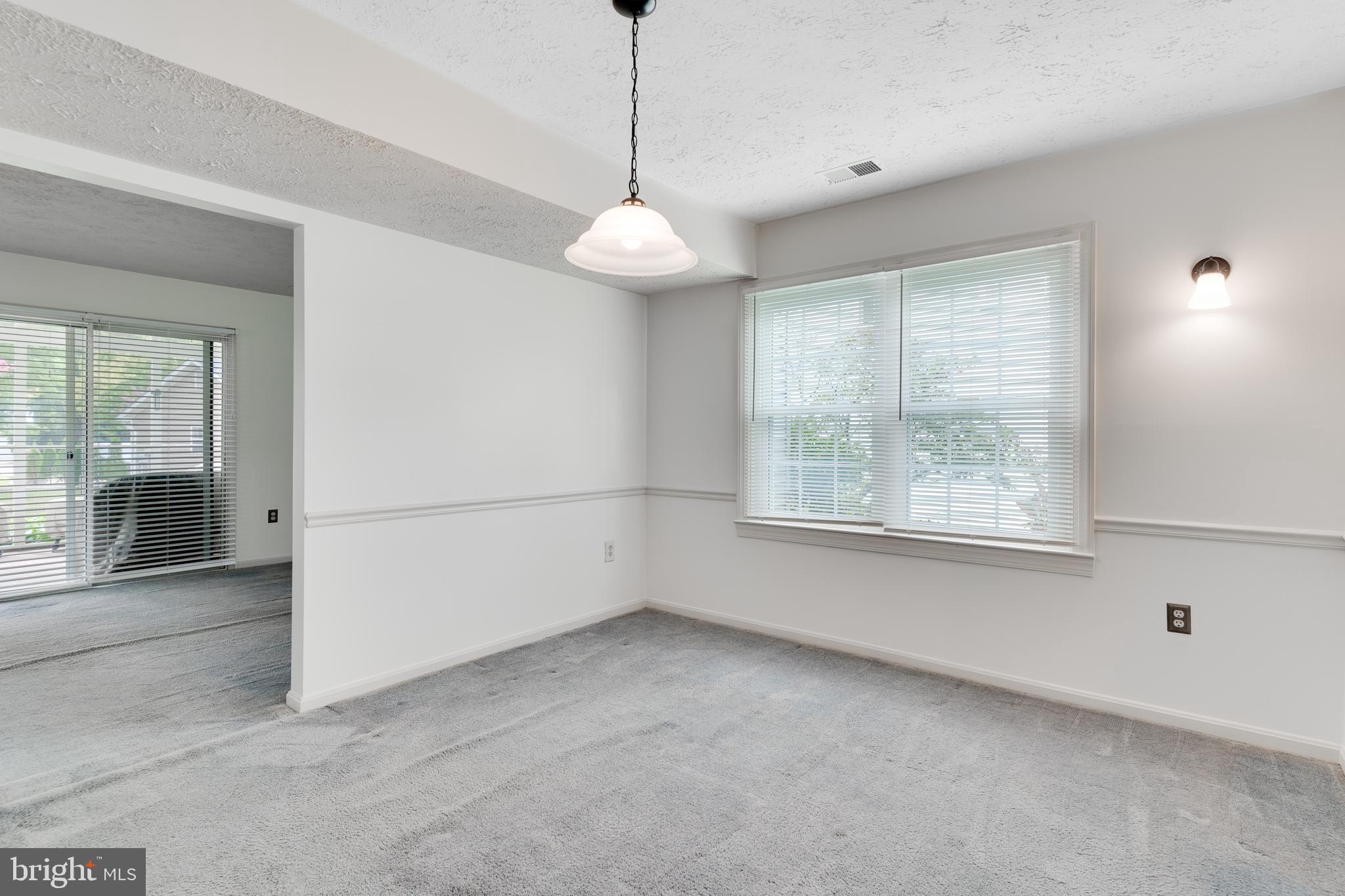 ST CHARLES HAMPSHIRE - Residential