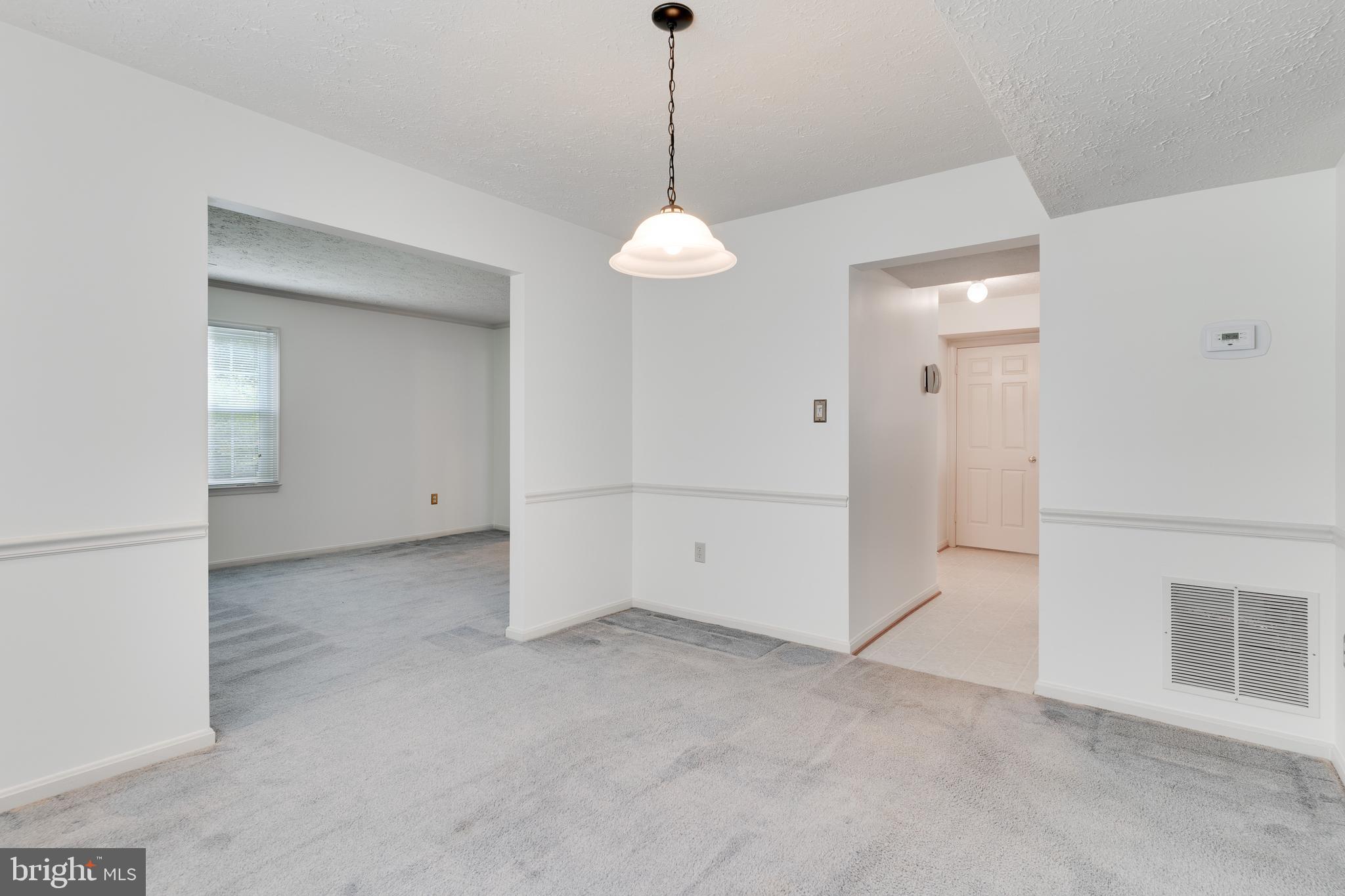 ST CHARLES HAMPSHIRE - Residential