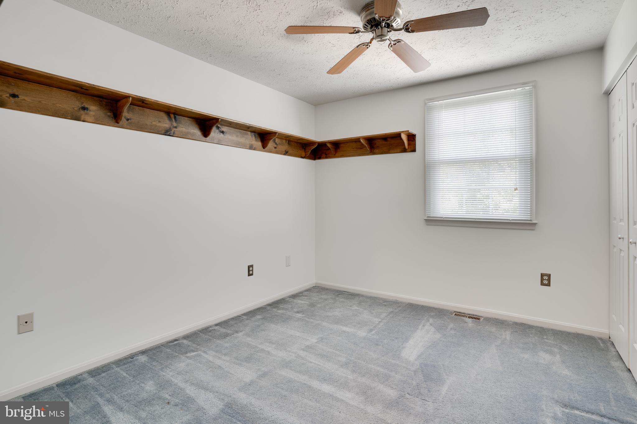 ST CHARLES HAMPSHIRE - Residential