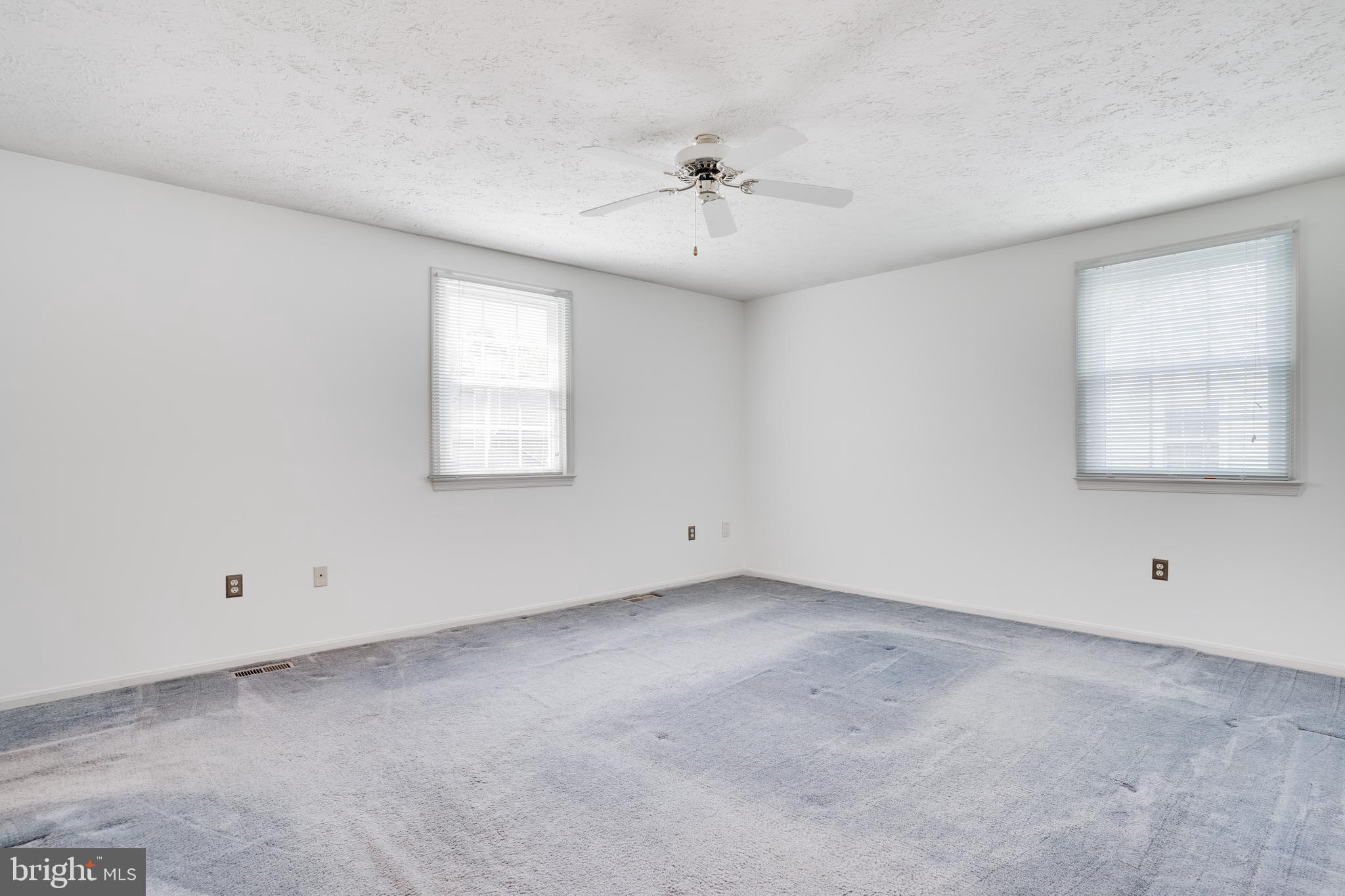 ST CHARLES HAMPSHIRE - Residential