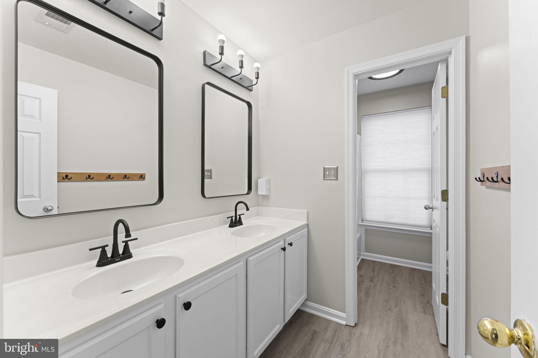 LAKE POINT - Residential