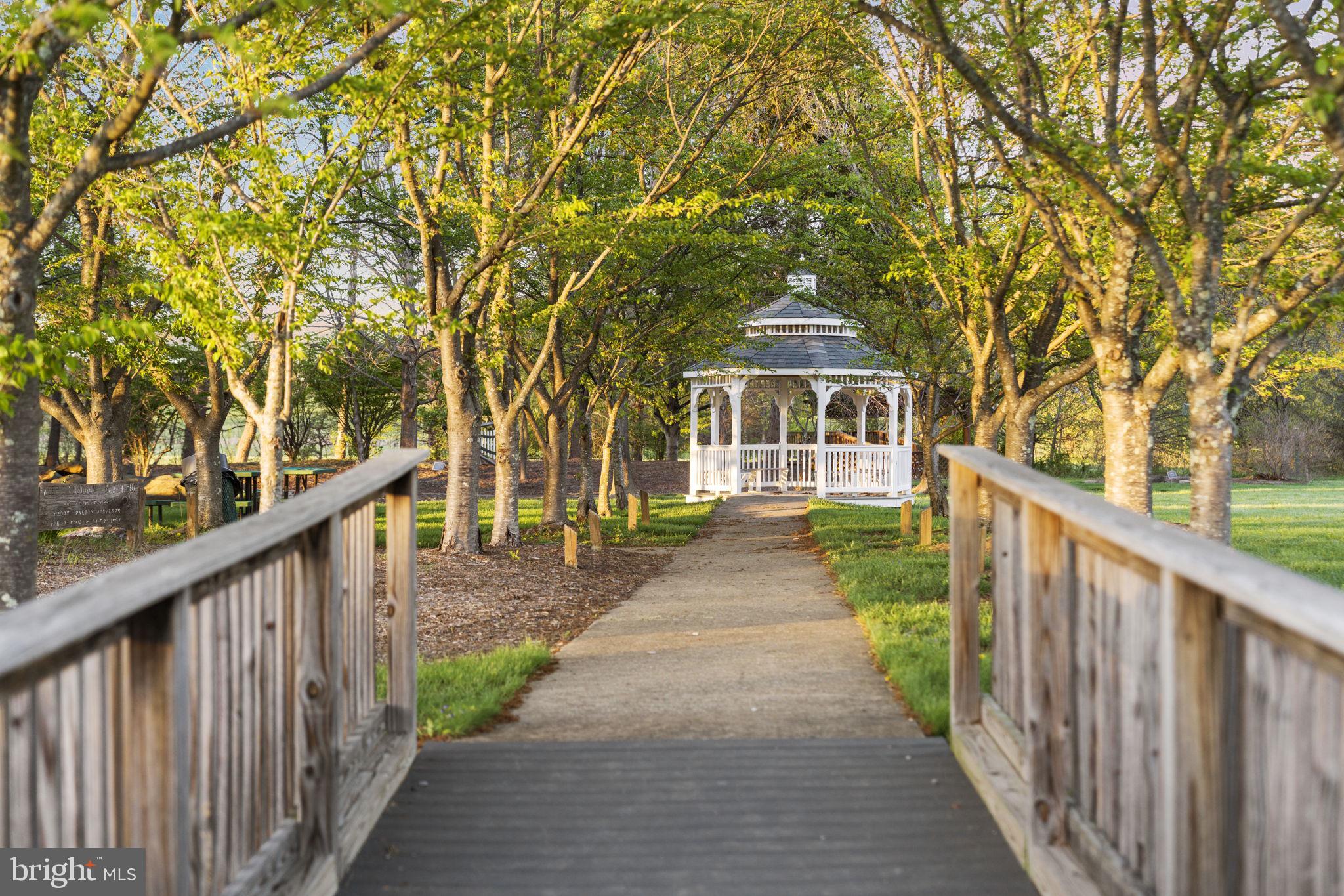 LAKE POINT - Residential