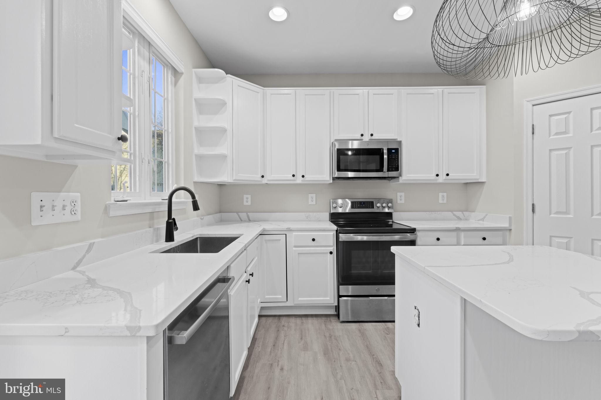 LAKE POINT - Residential