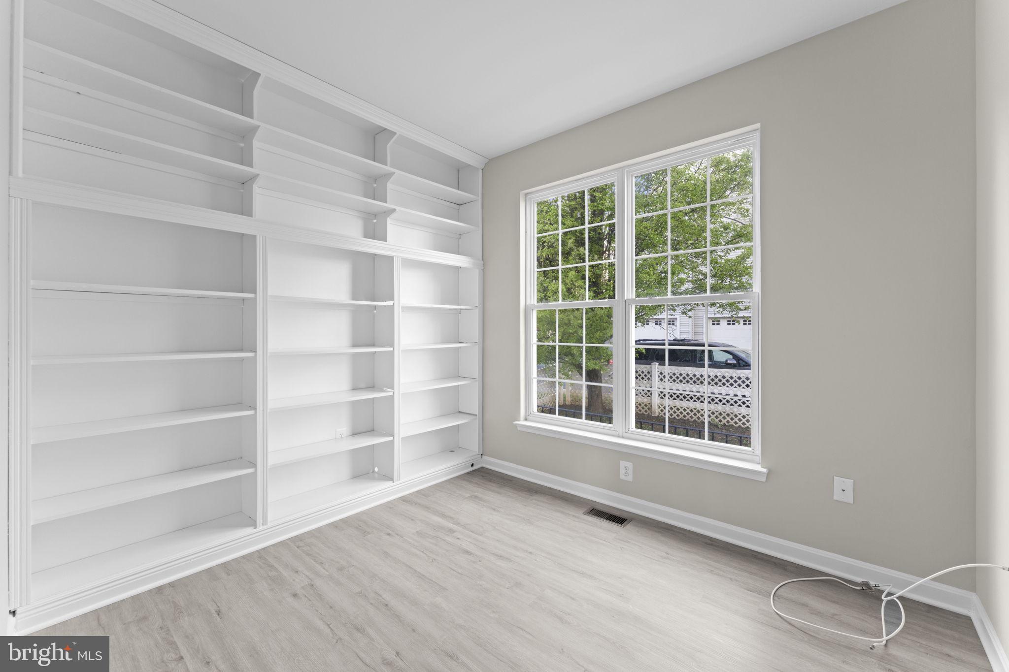 LAKE POINT - Residential