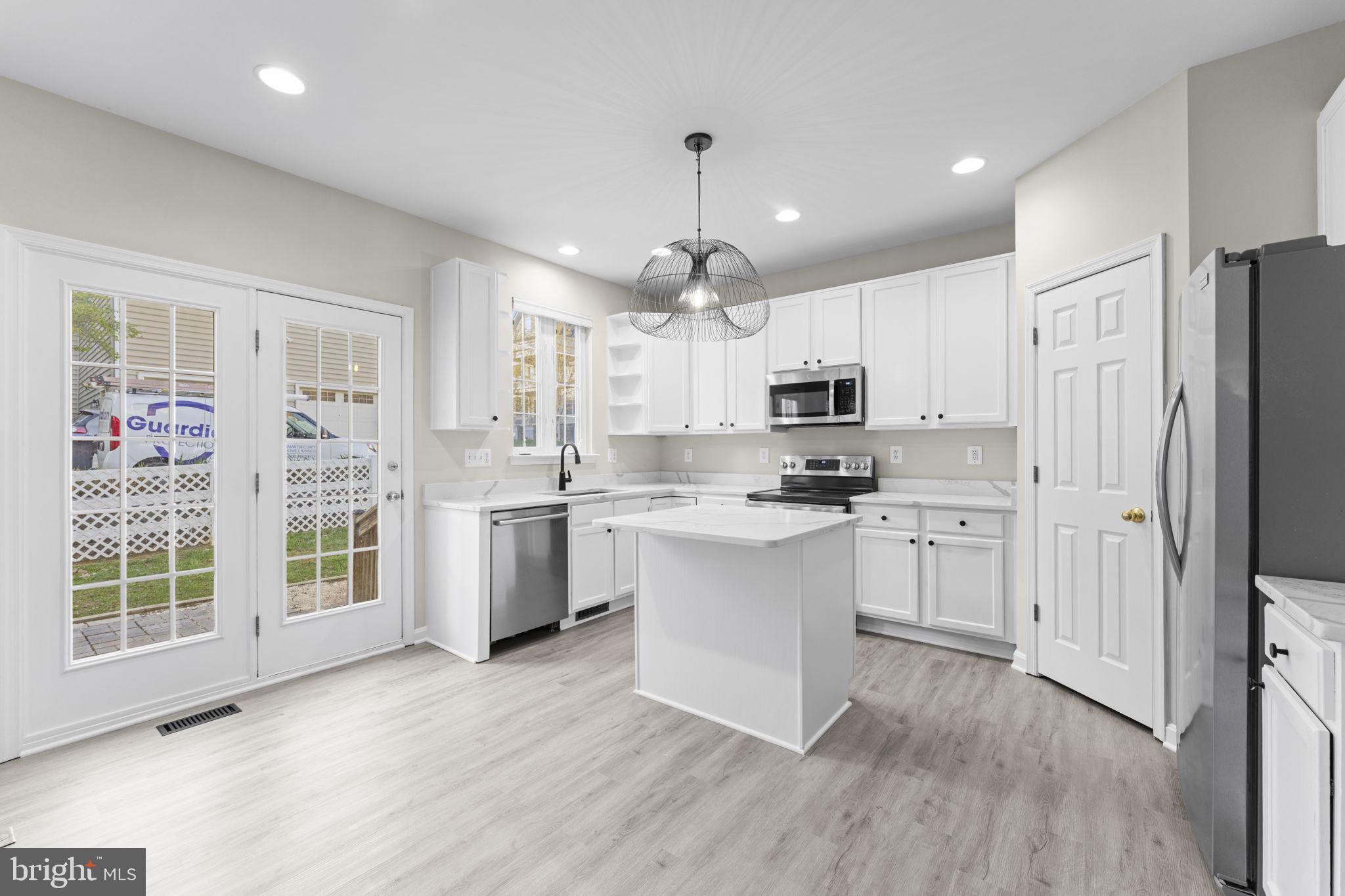 LAKE POINT - Residential