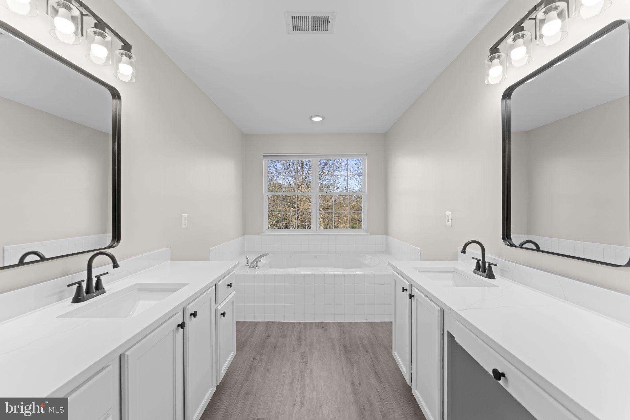 LAKE POINT - Residential