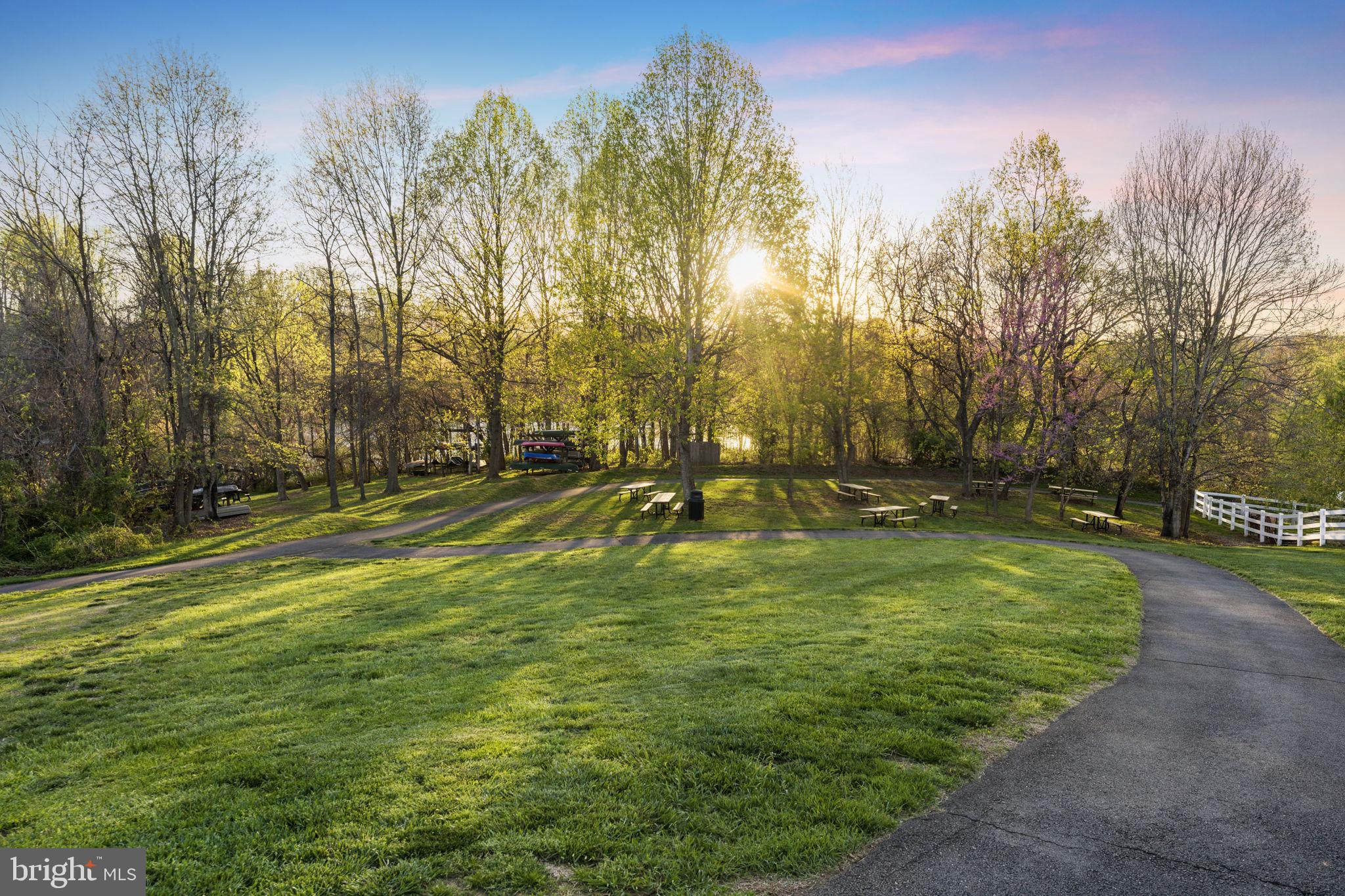 LAKE POINT - Residential