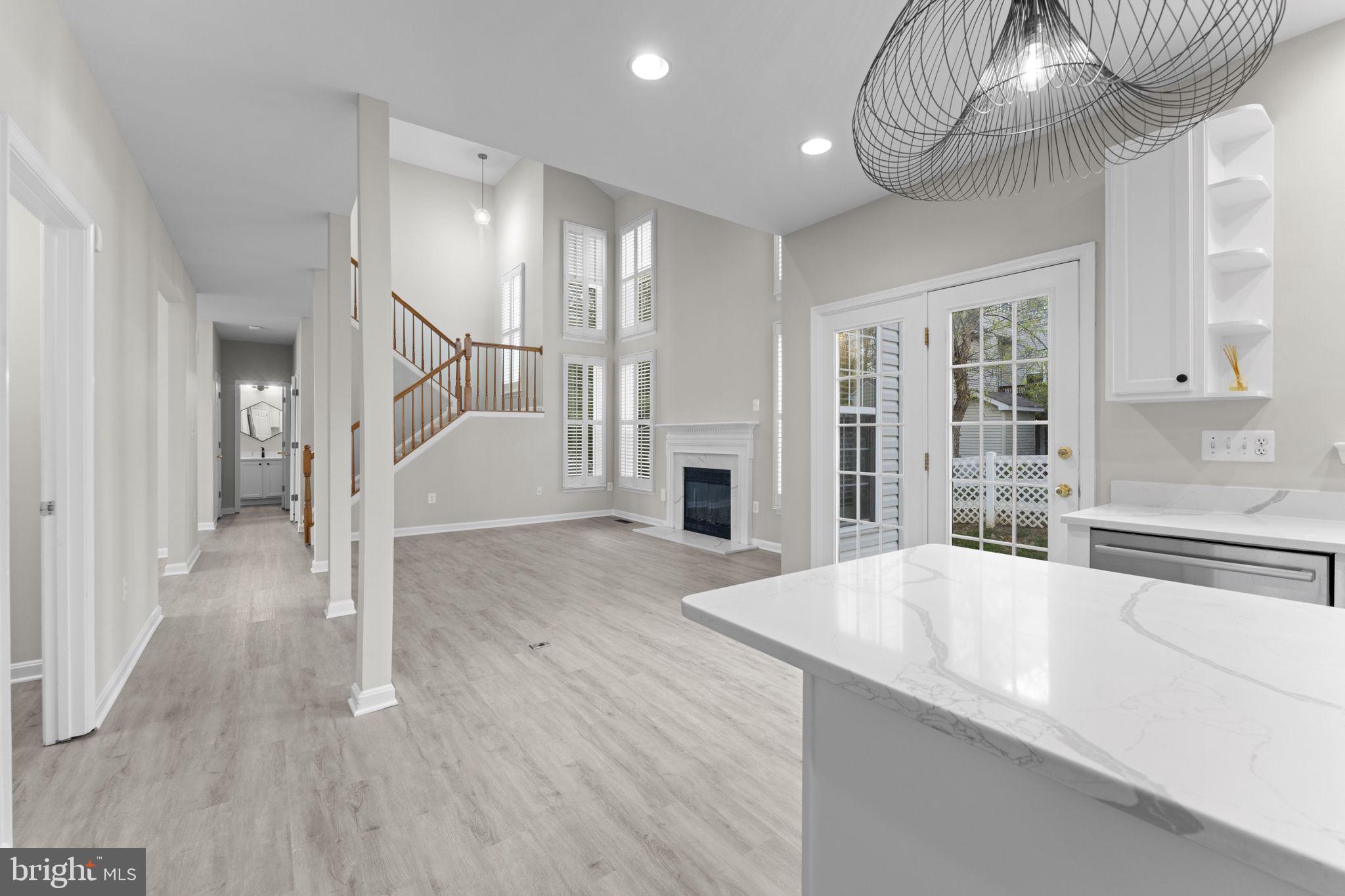 LAKE POINT - Residential