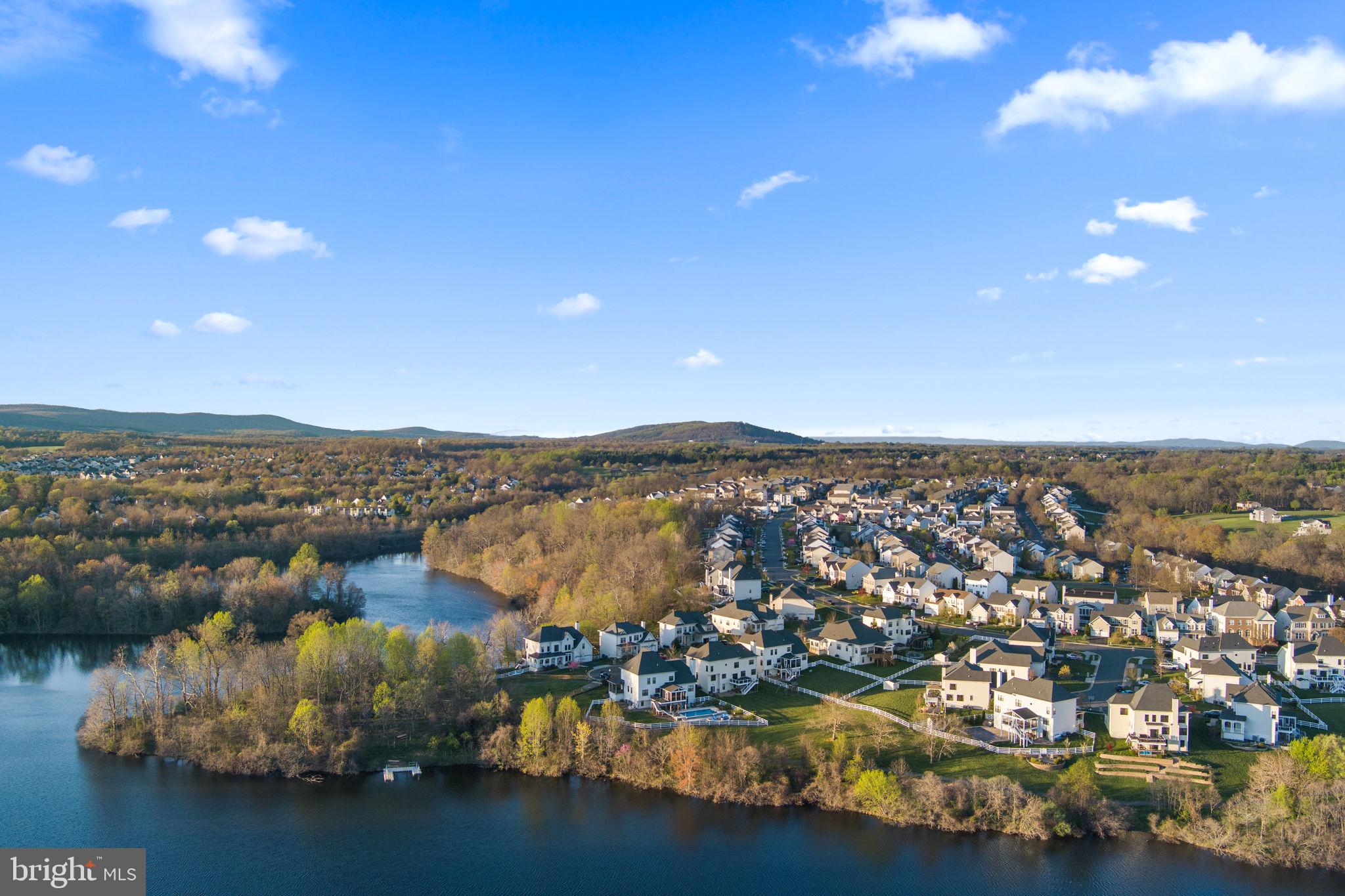 LAKE POINT - Residential