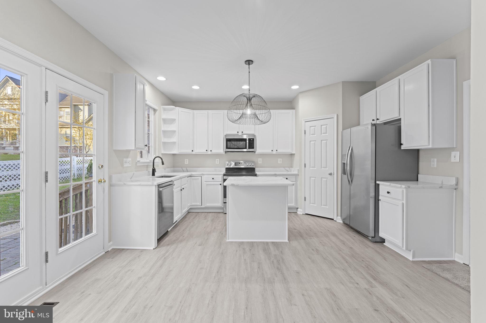 LAKE POINT - Residential