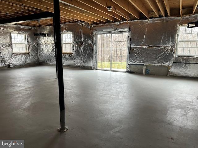 HOLLIFIELD ESTATES - Residential Lease