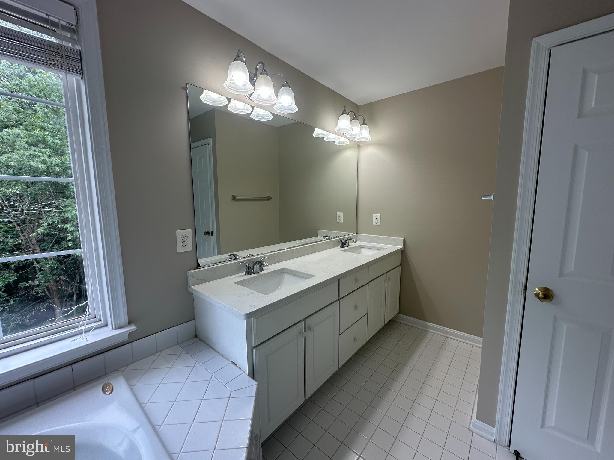 LOUDOUN PARKWAY CENTER - Residential Lease