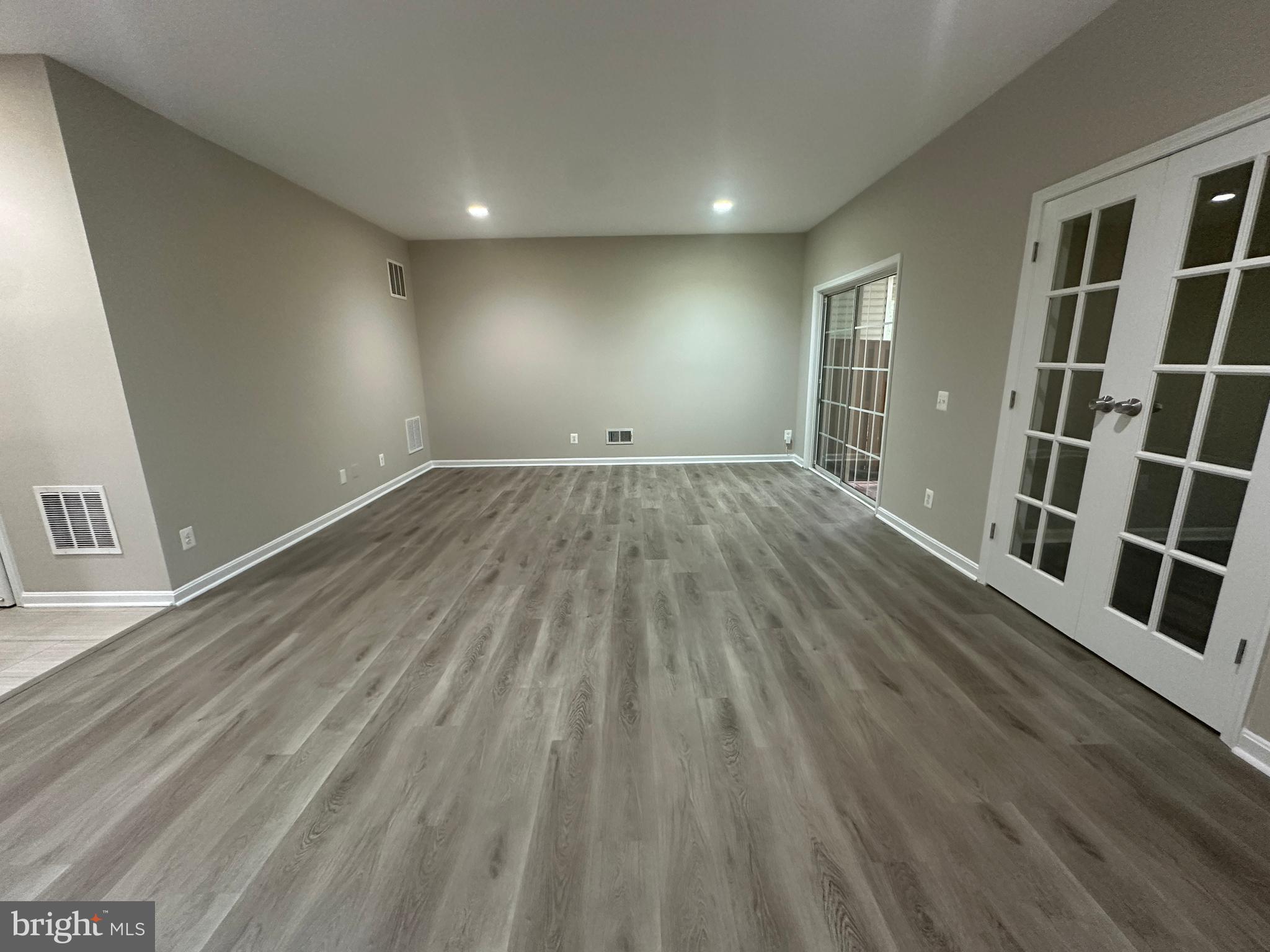 LOUDOUN PARKWAY CENTER - Residential Lease