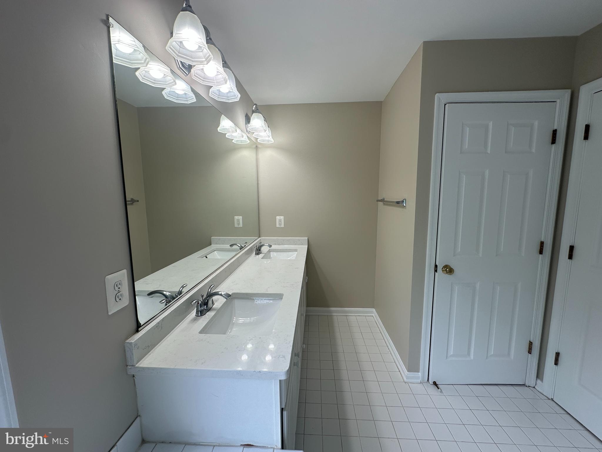 LOUDOUN PARKWAY CENTER - Residential Lease